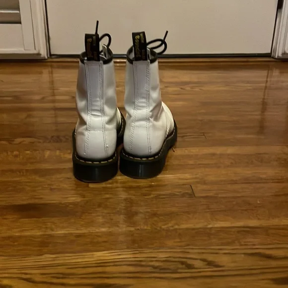 Dr Martens - Women's 1460 Smooth Leather Combat Boots - like new - Picture 10 of 11